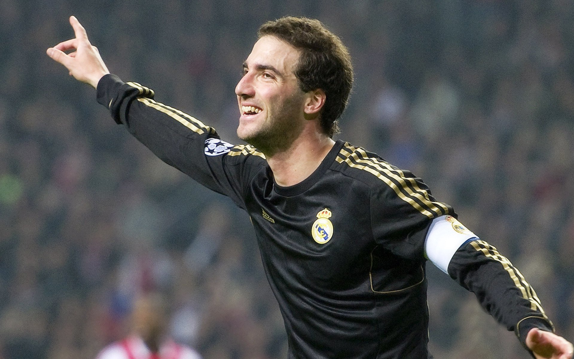 中超球员海外发展路径：走出去的利与弊